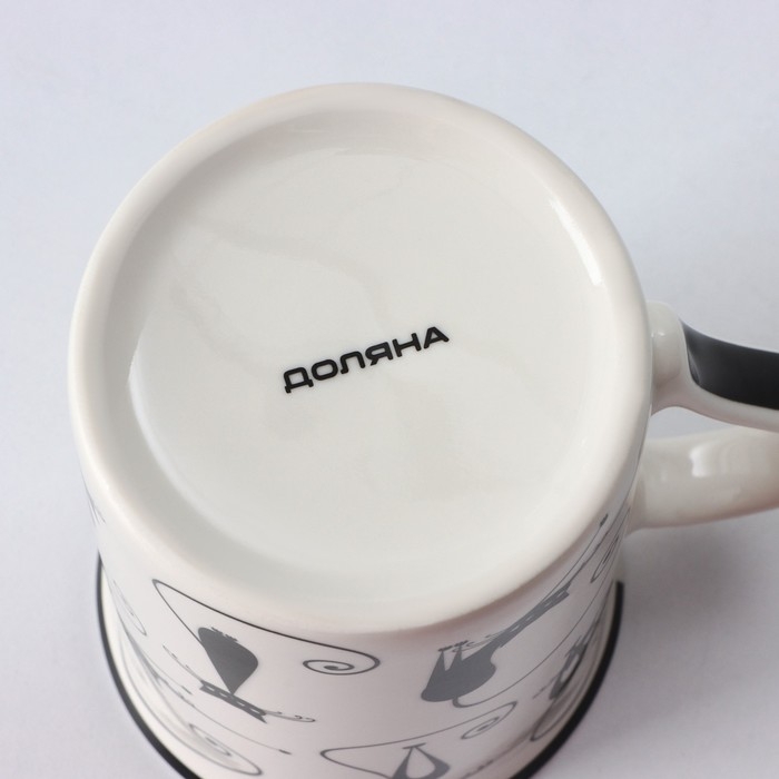 Кружка фарфоровая Доляна &laquo;Чёрный кот&raquo;, 300 мл, цвет белый