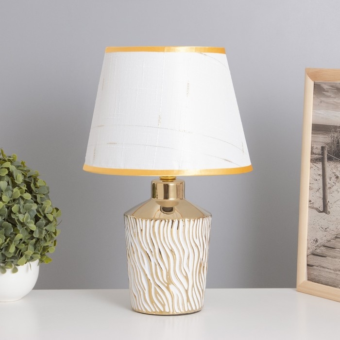 Лампа настольная Лампа настольная "Ирене" 1х40Вт Е14 белый/золото 22х22х36см
