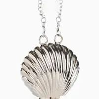 Сумка мини-клатч на магните, в форме ракушки, жёсткий корпус, на длинной цепочке, серебристая