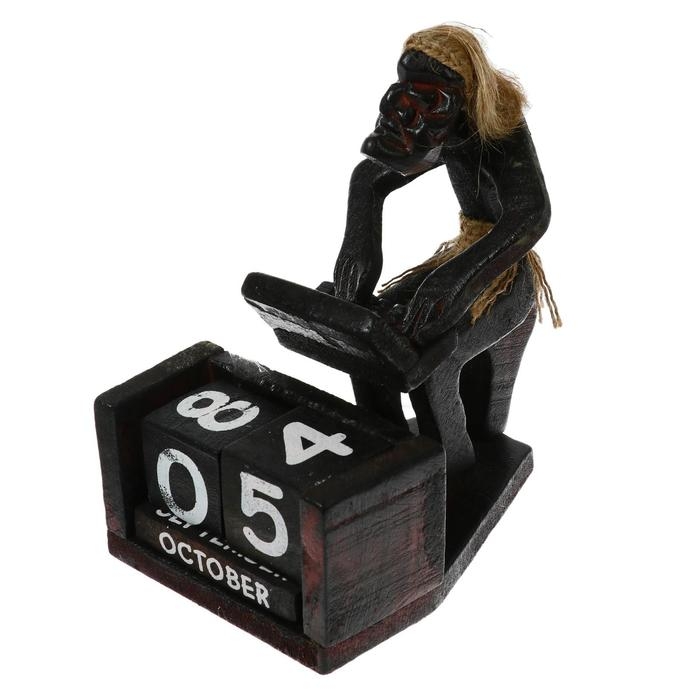 Сувенир календарь «Абориген с компьютером», 15×11×10 см, дерево Сувенир календарь «Абориген с компьютером», 15×11×10 см, дерево