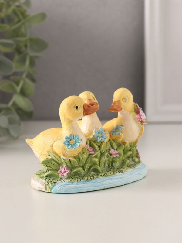 Сувенир полистоун Сувенир полистоун "Утята в пруду с цветами" 9х5,5х6,5 см