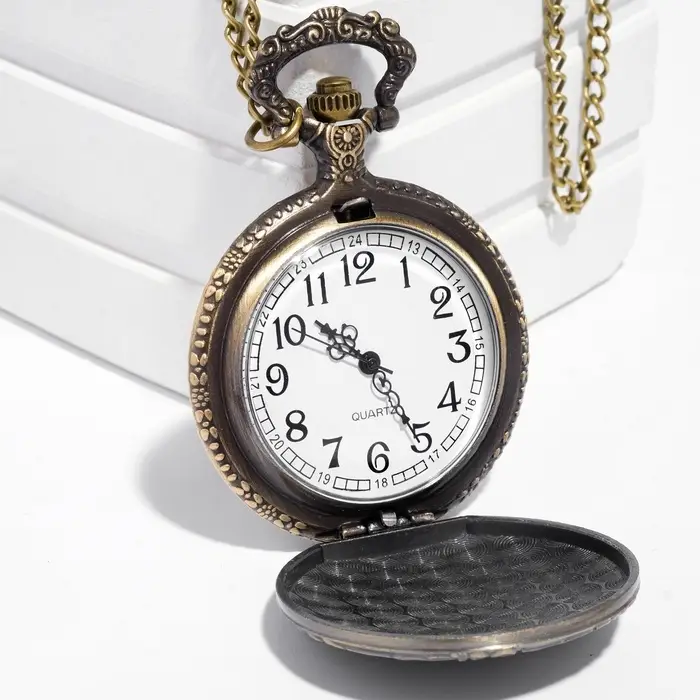 Часы карманные &laquo;Волк&raquo;, кварцевые, цепочка l-40 см, d=4.5 см