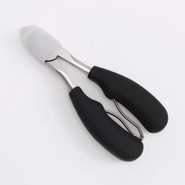 Кусачки педикюрные, с колпачком, с прорезиненными ручками, изогнутое лезвие, 12.5 см, длина лезвия-15 мм, чёрные, серебристые