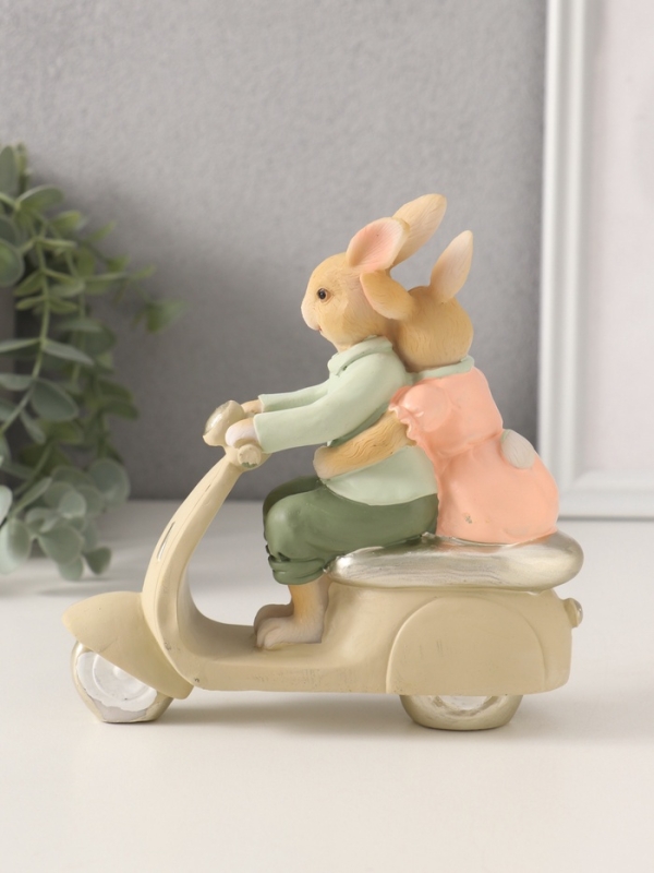 Сувенир полистоун Сувенир полистоун "Кролики - катание на мопеде" 14х7х15 см