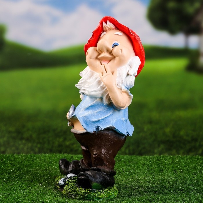 Садовая фигура  Садовая фигура "Гном с серпом" 30х14х14см