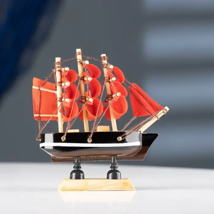Сувенирная модель корабля &laquo;Марианна&raquo;, борта с белой полосой, паруса алые, 3&times;10&times;10 см