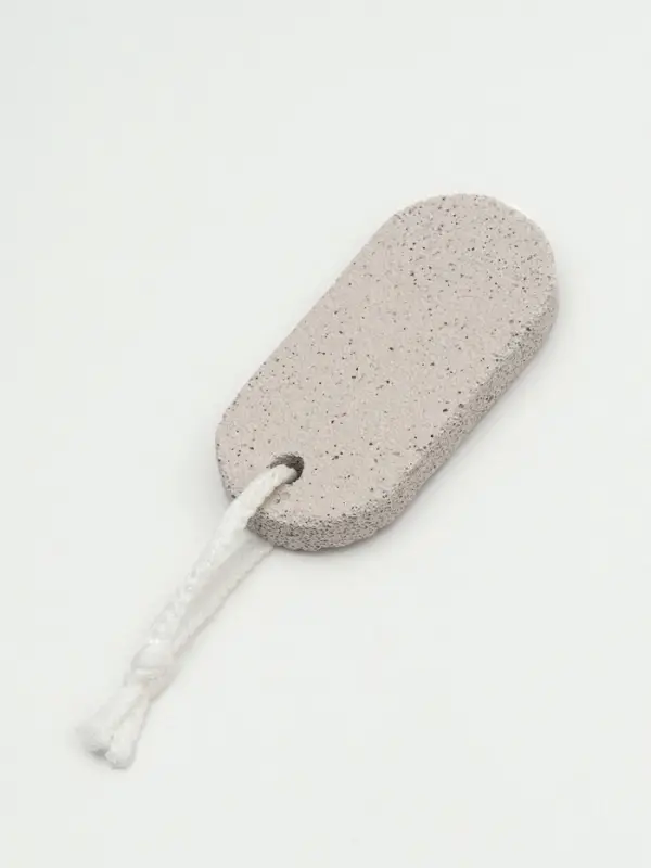 Пемза для педикюра, с подвесом, 9×4.5 см, в коробке, белая Пемза для педикюра, с подвесом, 9×4.5 см, в коробке, белая