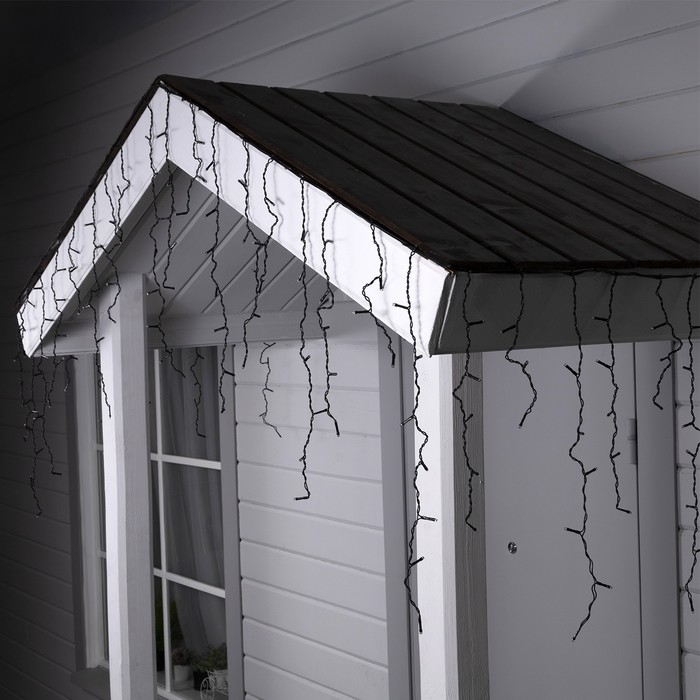 Гирлянда «Бахрома» 4 × 0.6 м, IP44, тёмная нить, 180 LED, свечение синее, мерцание белым, 220 В Гирлянда «Бахрома» 4 × 0.6 м, IP44, тёмная нить, 180 LED, свечение синее, мерцание белым, 220 В