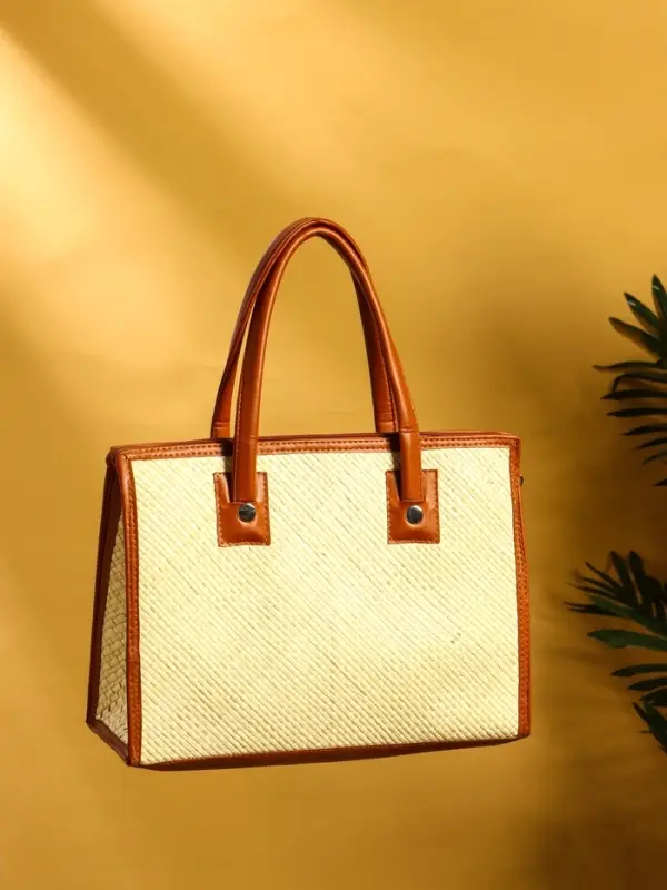 Сумка плетёная на молнии из пандана 35х12х40 см, бежево-коричневый Сумка плетёная на молнии из пандана 35х12х40 см, бежево-коричневый