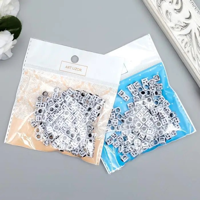 Бусины для творчества пластик  Бусины для творчества пластик "Смайлики на кубике" белые набор 20 гр 0,6х0,6 см