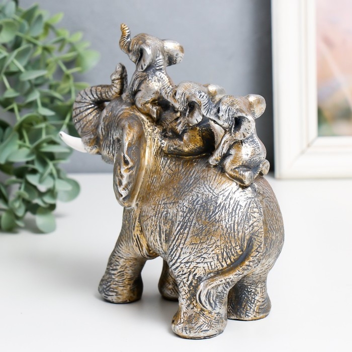 Сувенир полистоун Сувенир полистоун "Слон и три слонёнка на спине" светлое золото 15х8,5х6 см
