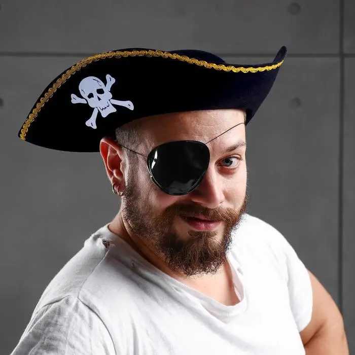 Карнавальная треуголка «Пират», с вышивкой, р-р 56-58 Карнавальная треуголка «Пират», с вышивкой, р-р 56-58