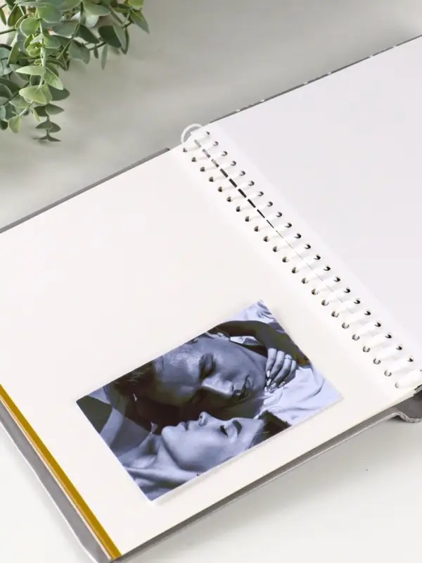 Фотоальбом 10 магнитных листов Фотоальбом 10 магнитных листов "Друзья" 23X28см, пер-т внутр.спираль