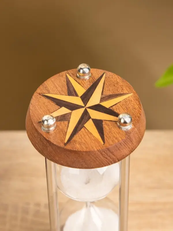 Песочные часы &laquo;Стороны света&raquo;, 6.5&times;6.5&times;18.6 см, на 1.5 минуты