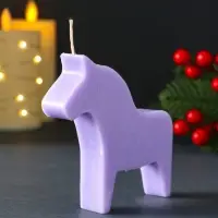 Декоративная свеча новогодняя &laquo;Лошадка&raquo;, 10.5&times;10 см, фиолетовый