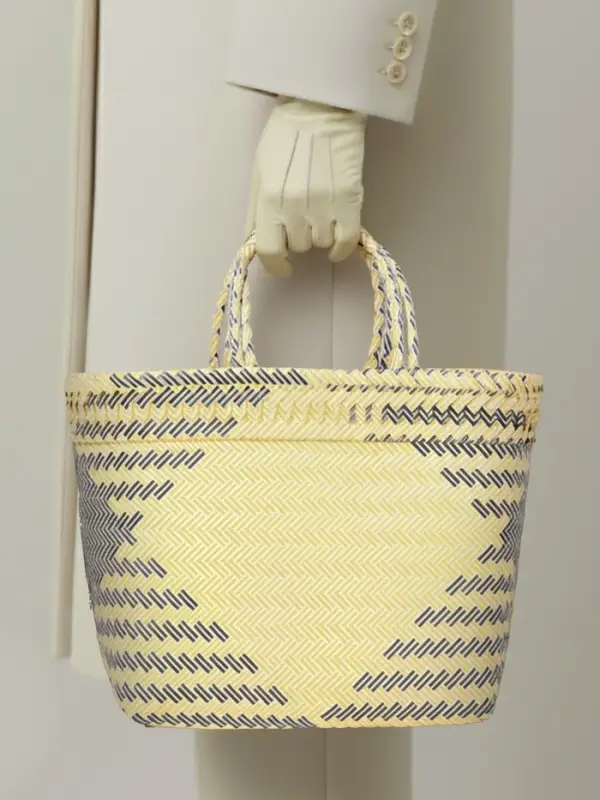 Сумка плетёная, 30&times;15&times;35 см, пластик, бежевая с чёрным