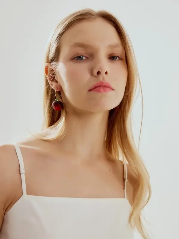 Серьги кольца &laquo;Черешня с листочком&raquo;, бордовые в серебре