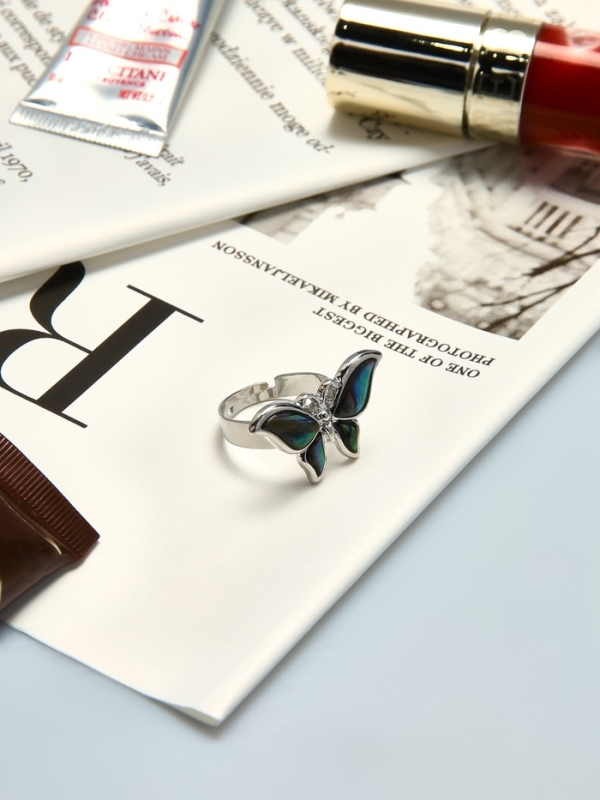 Кольцо безразмерное &laquo;Бабочка&raquo; галиотис, зелёное в золоте