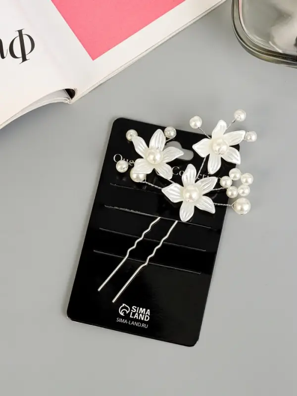 Шпилька для волос QF &laquo;Эмилия&raquo;, цветы шарики, 8&times;6.5 см, белая