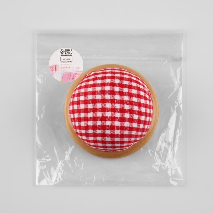 Игольница «Круг», на деревянной подложке, d = 7 см, цвет красный/белый Игольница «Круг», на деревянной подложке, d = 7 см, цвет красный/белый