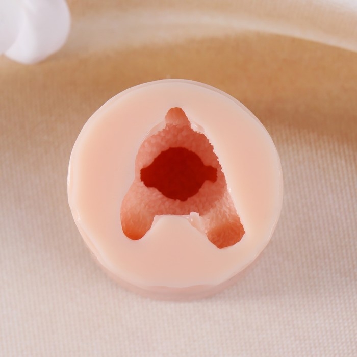 Молд силиконовый Молд силиконовый "Мишка руки у ушей" (издел. 4х3,5х4,5см)