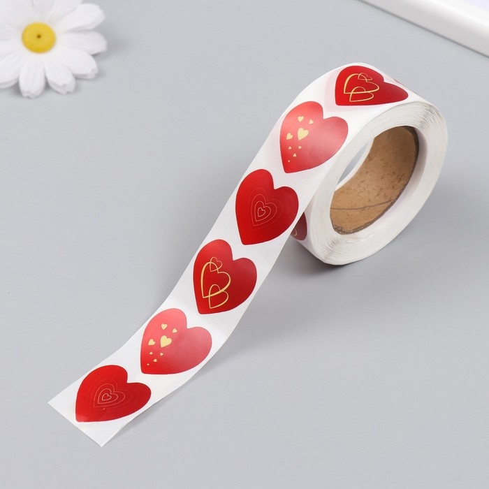 Наклейка бумага Наклейка бумага "Красные сердечки с золотом" d=2,5 см 500 шт в рулоне