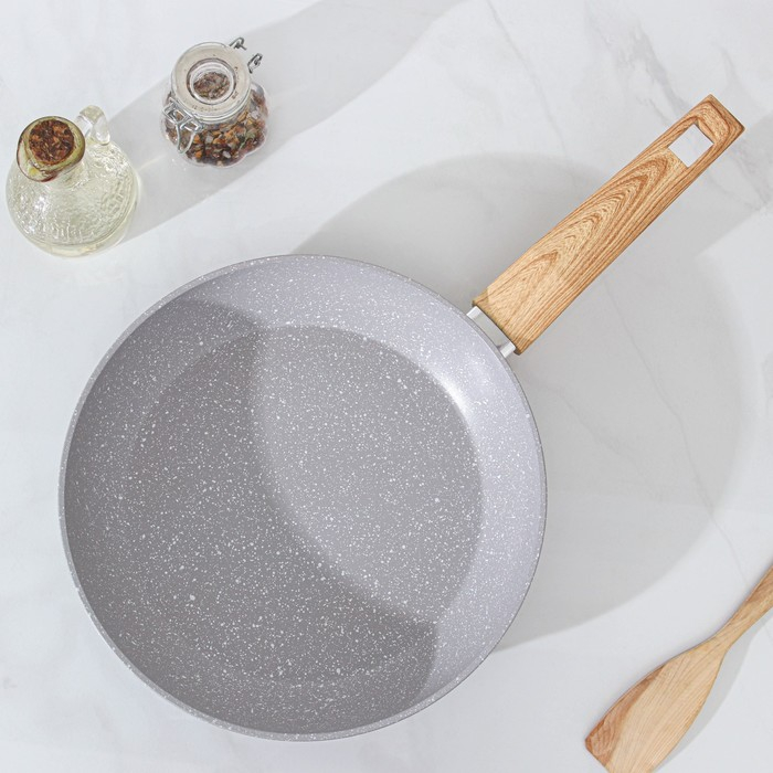 Сковорода кованая Magistro Natural, d=26 см, ручка soft-touch, антипригарное покрытие, индукция, цвет серый Сковорода кованая Magistro Natural, d=26 см, ручка soft-touch, антипригарное покрытие, индукция, цвет серый