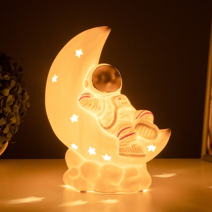 Настольная лампа  Настольная лампа "Космонавт" Е14 40Вт белый 11х20х25 см