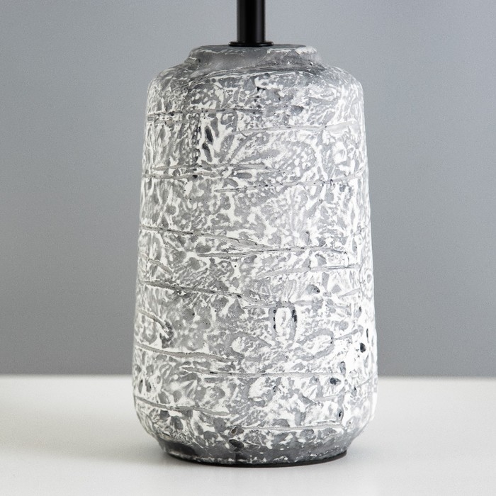 Настольная лампа Настольная лампа "Амальтея" Е14 40Вт бело-черный 22,5х22,5х36 см RISALUX