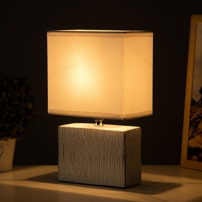 Настольная лампа Настольная лампа "Дивея" Е14 40Вт белый 10х17х29 см RISALUX