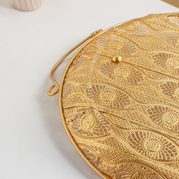 Поднос «Ренессанс», 39,5×34×3,5 см, цвет золотой Поднос «Ренессанс», 39,5×34×3,5 см, цвет золотой