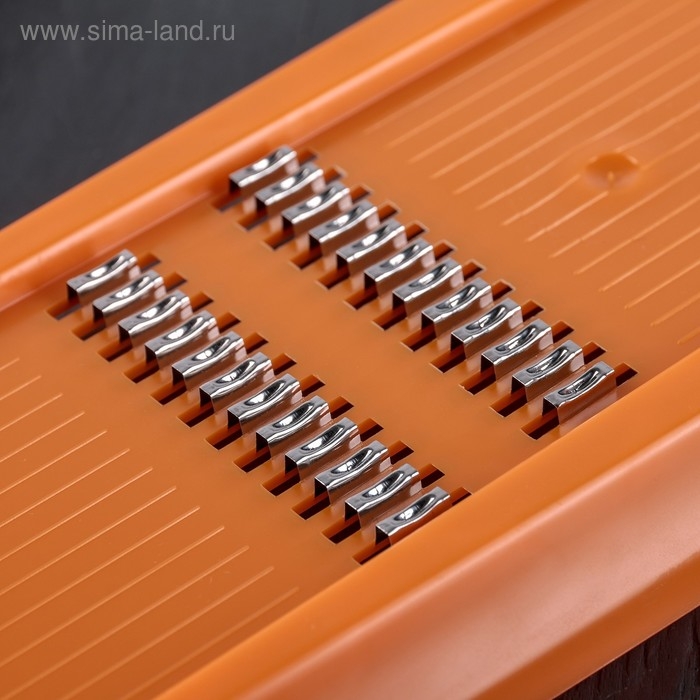 Тёрка для корейской моркови, 33×12 см, с широкой ручкой, цвет оранжевый Тёрка для корейской моркови, 33×12 см, с широкой ручкой, цвет оранжевый