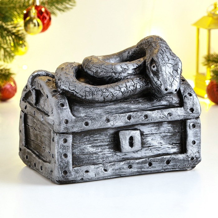 Новый год. Символ 2025. Копилка Новый год. Символ 2025. Копилка "Змея на сундуке" 16х11х14см, серебро