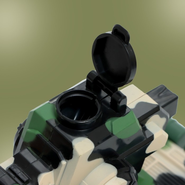 Танк на радиоуправлении «Боец», стреляет пулями, работает от батареек Танк на радиоуправлении «Боец», стреляет пулями, работает от батареек