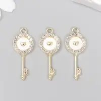 Металлический элемент, декоративная подвеска «Арт Узор. Ключик с сердцем в серединке», эмаль, стразы, 3.1×1.3 см Металлический элемент, декоративная подвеска «Арт Узор. Ключик с сердцем в серединке», эмаль, стразы, 3.1×1.3 см