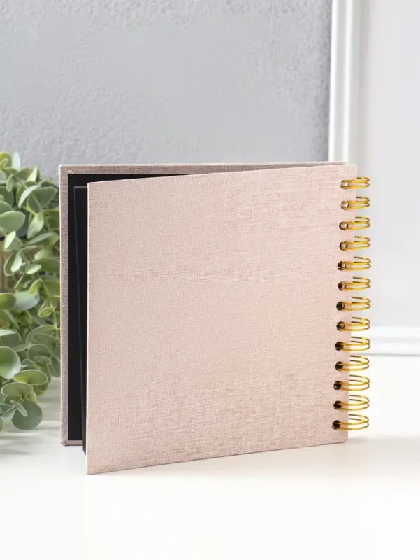 Фотоальбом 20 листов на спирали "Фотоаппарат. Беж" текстиль, чёрный картон 17,5х17,5 см