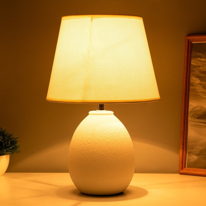 Лампа настольная Лампа настольная "Джия" 1х40Вт Е14 белый 22х22х34см