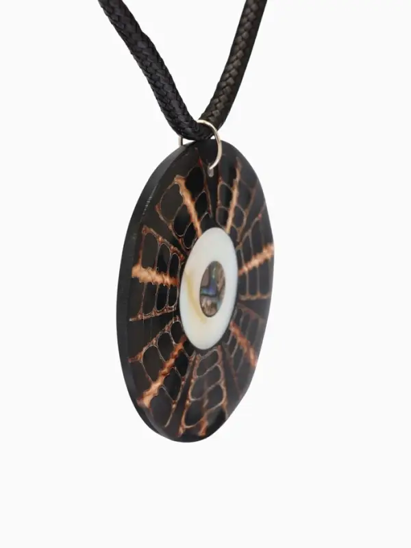 Кулон &laquo;Око&raquo;, ракушка