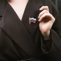 Брошь &laquo;Флаг России&raquo;, триколор в золоте