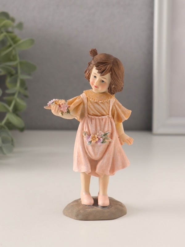 Сувенир полистоун Сувенир полистоун "Малышка в платье с цветами в кармашке" 6,5х4х12,5 см
