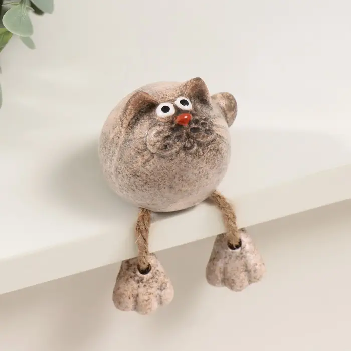 Сувенир керамика "Круглая кошечка с висячими лапками" 4,9х4,8х5,3 см