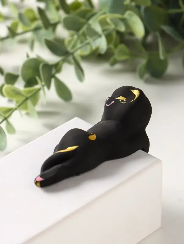 Фигурка настольная &laquo;Котик висячий&raquo;, на полку, керамика, 9 см, чёрный