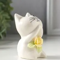 Сувенир керамика "Белый котёнок с желтым цветочком" 5,2х5х7,6 см
