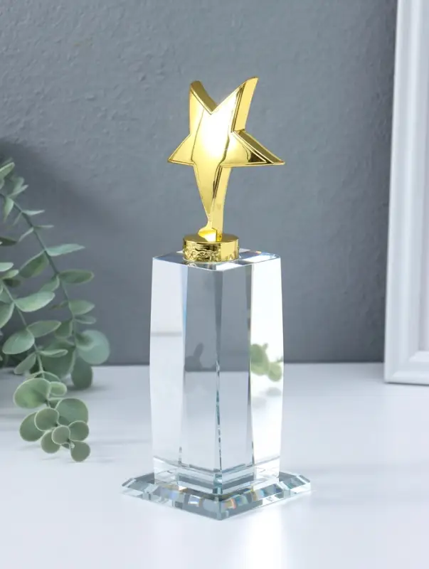 Стела наградная "Золотая звезда" площадка 5,5х12 см звезда 7,3х8,5 см 7х7х22,5 см