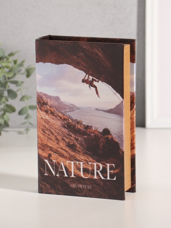 Сейф-книга дерево кожзам  Сейф-книга дерево кожзам "Приключения и путешествия" 21х13х5 см