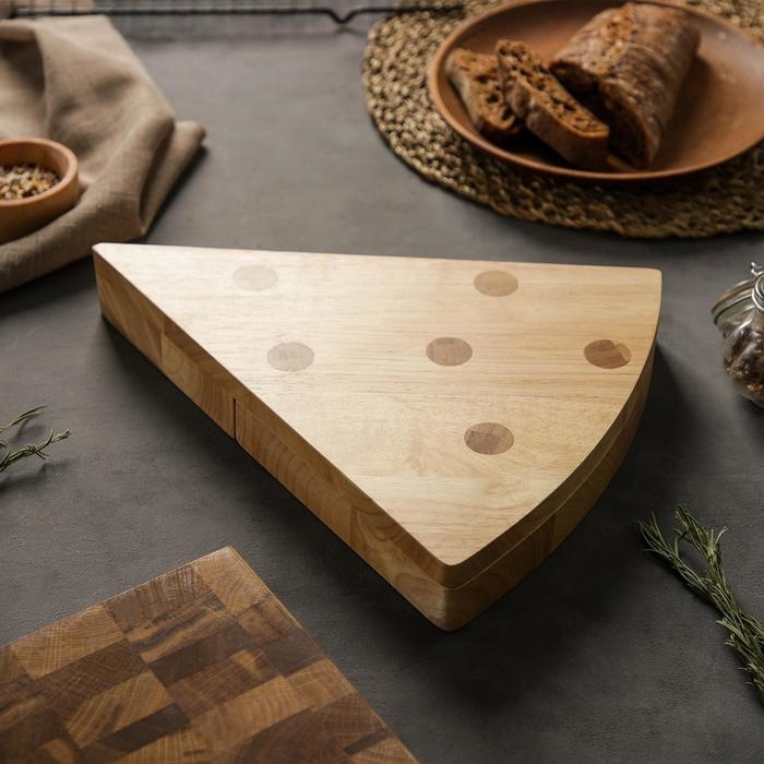 Набор для подачи сыра Cheese, 3 ножа, дерево Набор для подачи сыра Cheese, 3 ножа, дерево