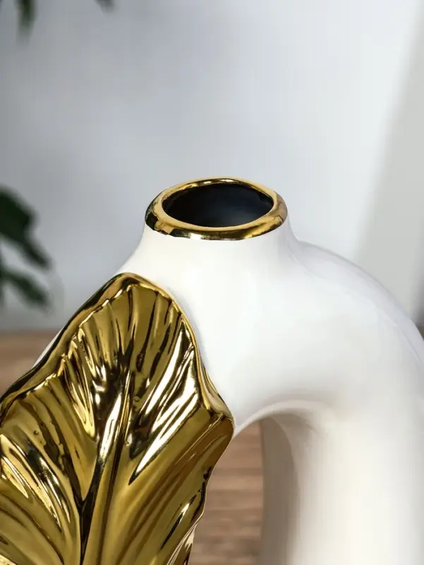 Ваза керамика настольная Ваза керамика настольная "Лорей" h=22х17,5 d=4 см, белый