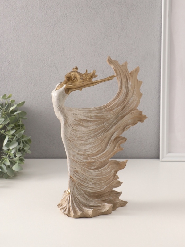 Сувенир полистоун  Сувенир полистоун "Свобода. Девушка в летящем платье" бежевый 21х14х30,5 см