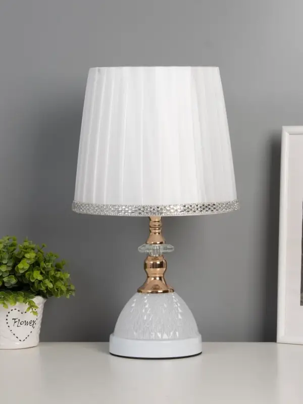 Лампа настольная &laquo;Ким&raquo; 1&times;40 Вт Е27 1&times;5 Вт LED белый/золото 23&times;23&times;40 см