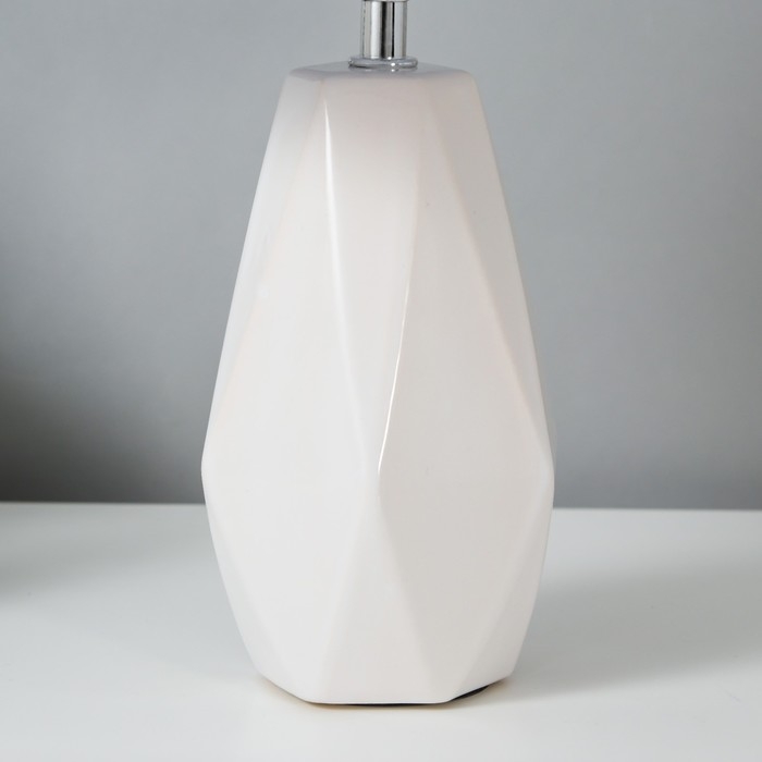 Настольная лампа 16873/1WT E14 40Вт белый 23х23х36 см RISALUX